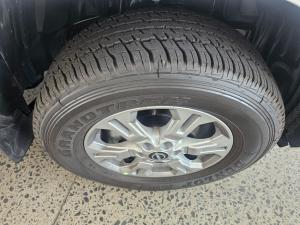 Nissan Navara 2.5DDTI SE Plus automatic D/C - Image 10