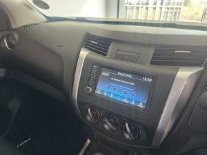 Nissan Navara 2.5DDTI SE Plus automatic D/C - Image 15