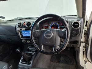 Isuzu KB 300D-Teq Extended cab LX - Image 10