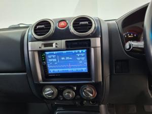 Isuzu KB 300D-Teq Extended cab LX - Image 12
