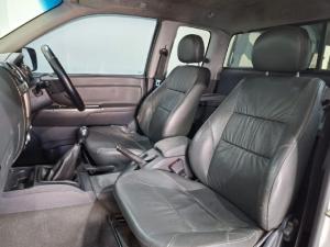 Isuzu KB 300D-Teq Extended cab LX - Image 8