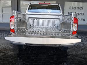 Nissan Navara 2.5DDTi double cab SE Plus auto - Image 11