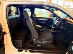 Toyota Hilux 2.8GD-6 Xtra cab Legend auto - Image 14