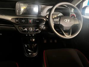 Hyundai Grand i10 1.0 Premium hatch - Image 11