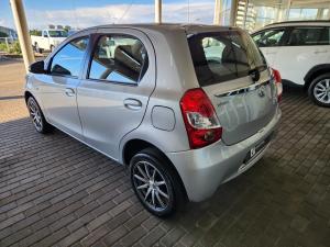 Toyota Etios hatch 1.5 Sprint - Image 16