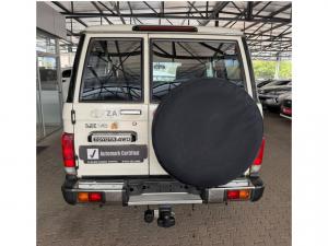Toyota Land Cruiser 76 4.5D-4D V8 station wagon LX - Image 5