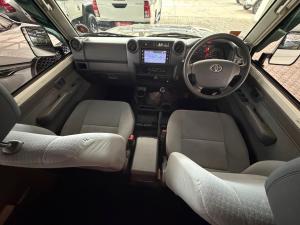 Toyota Land Cruiser 76 4.5D-4D V8 station wagon LX - Image 6