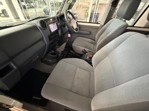 Toyota Land Cruiser 76 4.5D-4D V8 station wagon LX - Image 7
