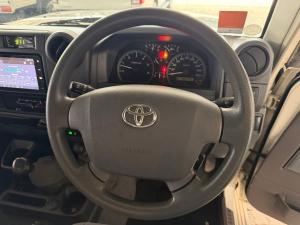 Toyota Land Cruiser 76 4.5D-4D V8 station wagon LX - Image 8