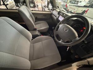 Toyota Land Cruiser 76 4.5D-4D V8 station wagon LX - Image 12