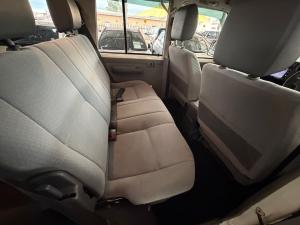 Toyota Land Cruiser 76 4.5D-4D V8 station wagon LX - Image 13