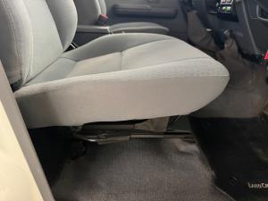 Toyota Land Cruiser 76 4.5D-4D V8 station wagon LX - Image 14