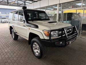 Toyota Land Cruiser 76 4.5D-4D V8 station wagon LX - Image 1