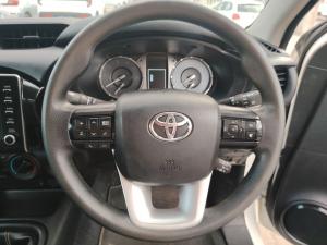 Toyota Hilux 2.4GD-6 single cab Raider manual - Image 8