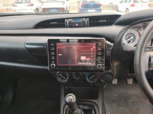 Toyota Hilux 2.4GD-6 single cab Raider manual - Image 14
