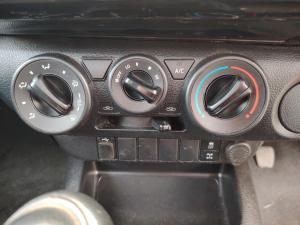 Toyota Hilux 2.4GD-6 single cab Raider manual - Image 15