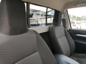 Toyota Hilux 2.4GD-6 single cab Raider manual - Image 16