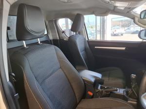 Toyota Hilux 2.4GD-6 Xtra cab Raider manual - Image 12