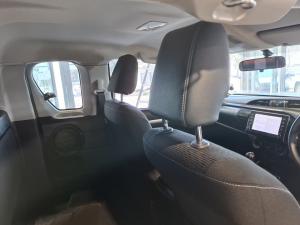 Toyota Hilux 2.4GD-6 Xtra cab Raider manual - Image 13
