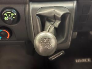 Toyota Hiace 2.5D-4D Ses-fikile 16-seater - Image 11