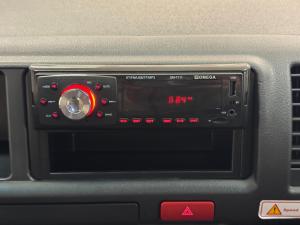 Toyota Hiace 2.5D-4D Ses-fikile 16-seater - Image 12