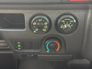 Toyota Hiace 2.5D-4D Ses-fikile 16-seater - Image 14