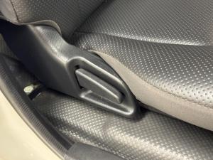 Toyota Hiace 2.5D-4D Ses-fikile 16-seater - Image 17