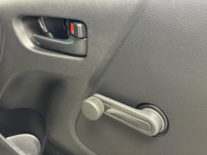 Toyota Hiace 2.5D-4D Ses-fikile 16-seater - Image 20