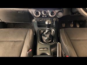 Toyota Hilux 2.4GD-6 double cab Raider manual - Image 15