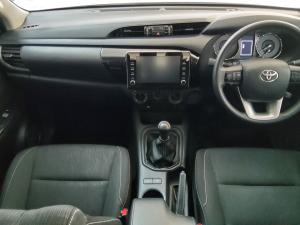 Toyota Hilux 2.4GD-6 double cab Raider manual - Image 6