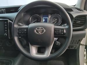 Toyota Hilux 2.4GD-6 double cab Raider manual - Image 8