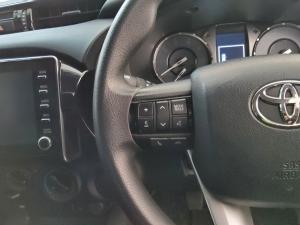 Toyota Hilux 2.4GD-6 double cab Raider manual - Image 9