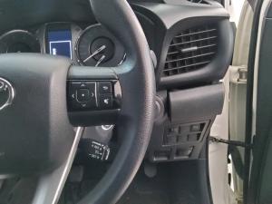 Toyota Hilux 2.4GD-6 double cab Raider manual - Image 10