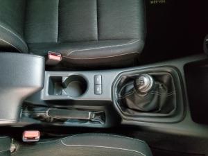 Toyota Hilux 2.4GD-6 double cab Raider manual - Image 12