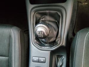 Toyota Hilux 2.4GD-6 double cab Raider manual - Image 13