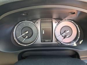 Toyota Hilux 2.4GD-6 double cab Raider manual - Image 11
