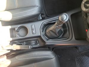 Toyota Hilux 2.4GD-6 double cab Raider manual - Image 12