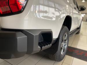 Toyota Hilux 2.8 GD-6 RB SRX automaticD/C - Image 13