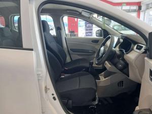 Renault Triber 1.0 Evolution - Image 11