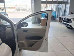 Renault Triber 1.0 Evolution - Image 13