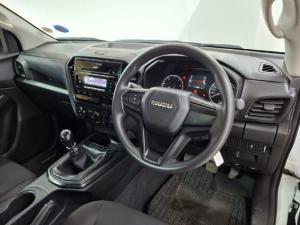 Isuzu D-Max 1.9TD single cab L manual - Image 9