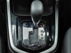 Nissan Navara 2.5DDTi double cab SE Plus auto - Image 10