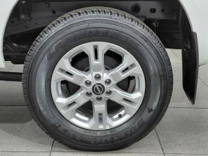 Nissan Navara 2.5DDTi double cab SE Plus auto - Image 12