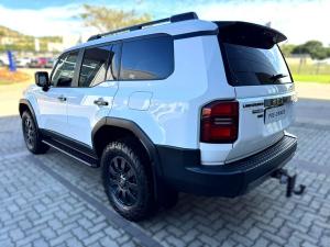 Toyota Land Cruiser Prado 2.8GD VX-R - Image 9