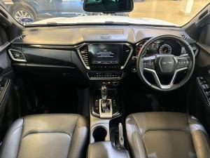 Isuzu D-Max 3.0TD double cab V-Cross 4x4 - Image 12