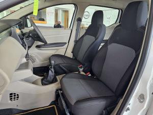 Renault Triber 1.0 Evolution - Image 10