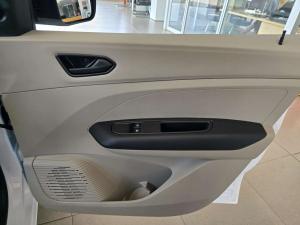 Renault Triber 1.0 Evolution - Image 13