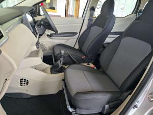 Renault Triber 1.0 Evolution - Image 11