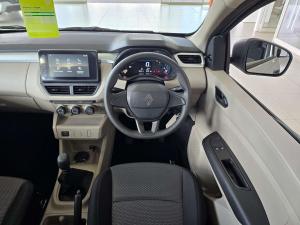 Renault Triber 1.0 Evolution - Image 19