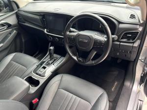 Isuzu mu-X 1.9TD LS - Image 10